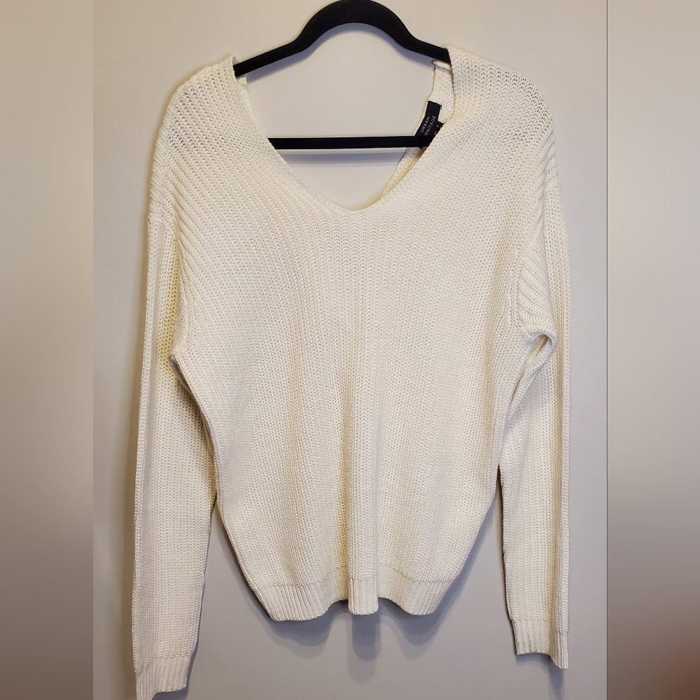 202. Urban Heritage V-Neck Sweater W/ Twist Back